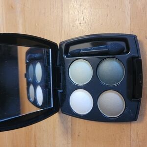 Green and Cream Eyeshadow Palette with Mirror